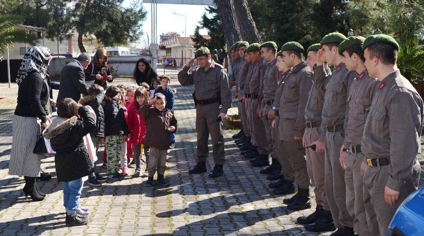 Minik &Ouml;ğrenciler Jandarmanın Misafiri Oldu