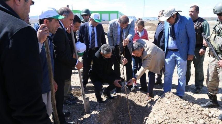 Iğdır&rsquo; Ağa&ccedil; Dikim Kampanyası