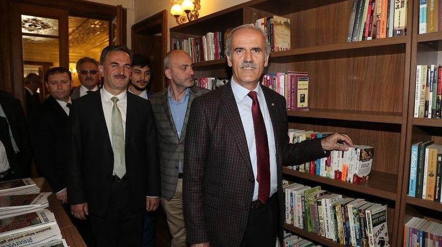 Deniz Manzaralı K&uuml;t&uuml;phane