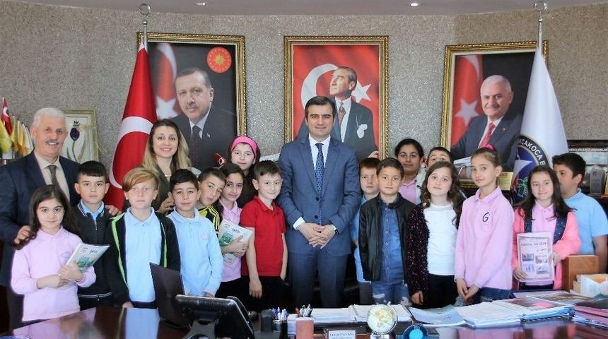 Başkan Yemenici Konuk &Ouml;ğrencilerin Sorularını Yanıtladı