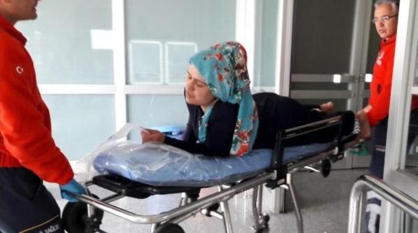 Nikahsız Yaşadığı Kadını Bı&ccedil;akla Yaraladı