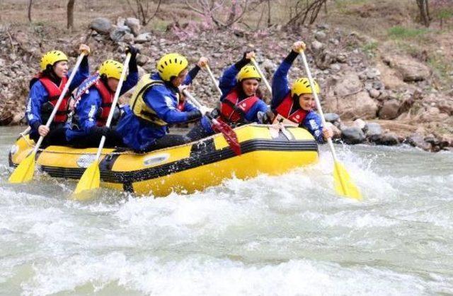 Kayseri Yahyalı'da Rafting Rüzgarı