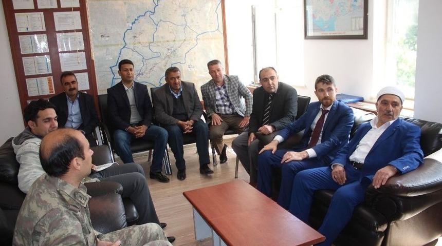 Şehit Ve Gazi Yakınlarından Komutana Plaket