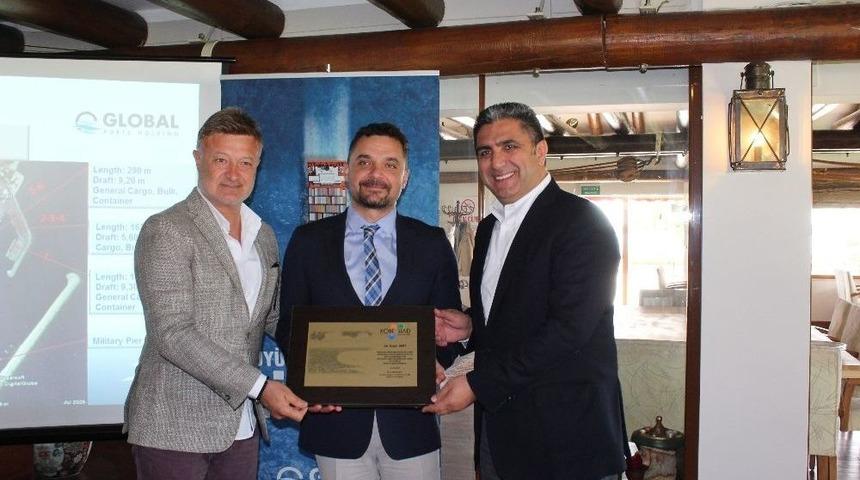 Sezonun İlk Kruvaziyeri 3 Bin 200 Yolcuyla Antalya&rsquo;ya Geldi