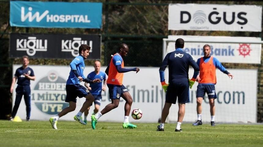 Fenerbah&ccedil;e&rsquo;de Derbi Hazırlıkları S&uuml;rd&uuml;