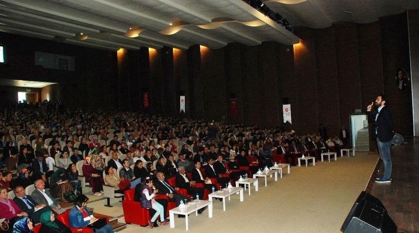 &ldquo;mutlu Ve Başarılı &Ccedil;ocuk Nasıl Yetiştirilir?&rdquo; Semineri D&uuml;zenlendi