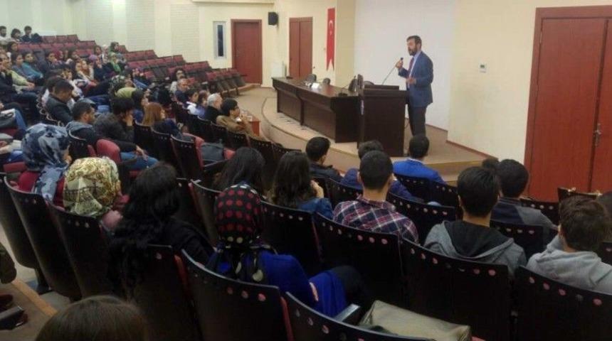 G&uuml;ndoğan&rsquo;dan &ldquo;başkaldırı Dayanışma Ve Etik&rdquo; Konferansı