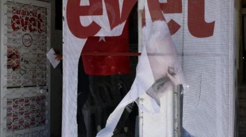Ak Parti Se&ccedil;im Ofisine Saldırı