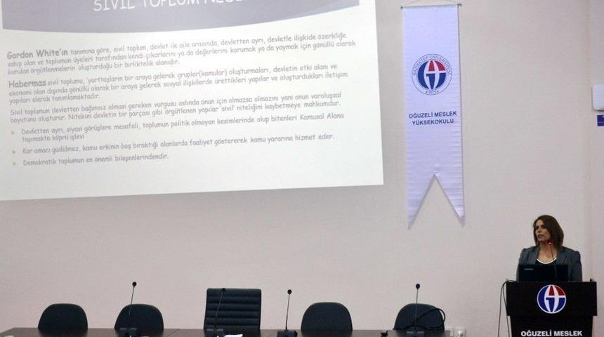 Petekbaşı Ga&uuml;n &Ouml;ğrencilerine Sivil Toplum G&ouml;n&uuml;ll&uuml;l&uuml;k Konferansı Verdi