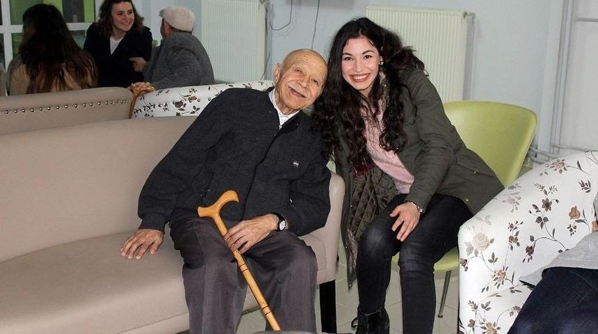 Kadın Vatmanlar Huzurevinde