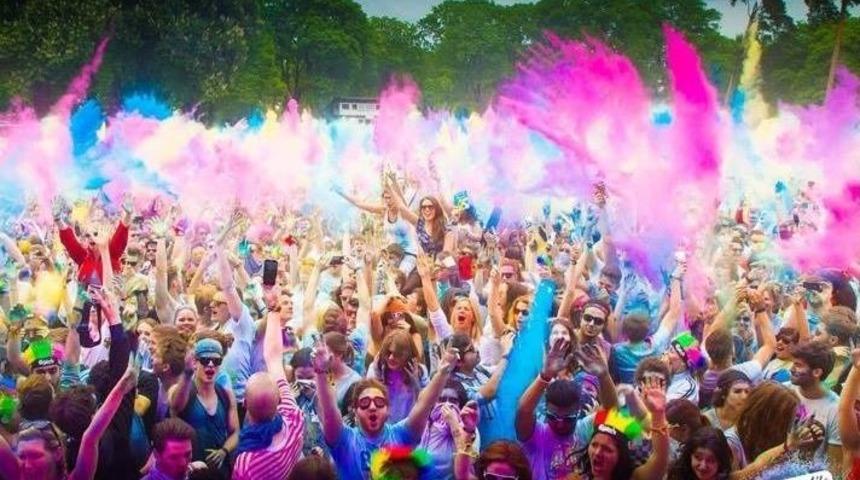 Adana Rengarenk Boyanacak