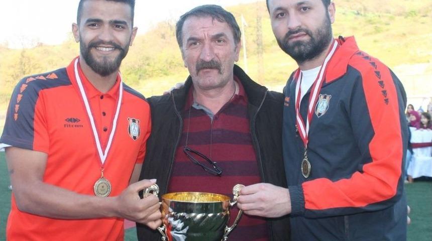 Yalova S&uuml;per Amat&ouml;r K&uuml;me&rsquo;de Şampiyonluk Kadık&ouml;yspor&rsquo;un