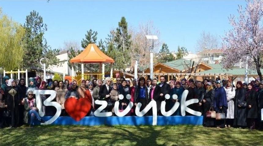 Başkan Bakıcı, Boz&uuml;y&uuml;kl&uuml; Hanımlarla Kahvaltı Programlarında Bir Araya Geldi