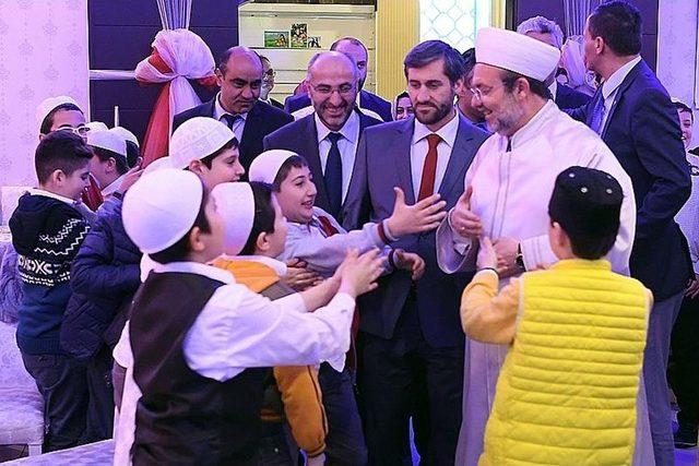 Diyanet İşleri Başkanı Görmez Hafızlık Eğitimi Alan Öğrencilerle Bir Araya Geldi