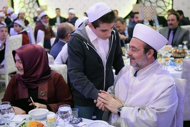 Diyanet İşleri Başkanı Görmez Hafızlık Eğitimi Alan Öğrencilerle Bir Araya Geldi