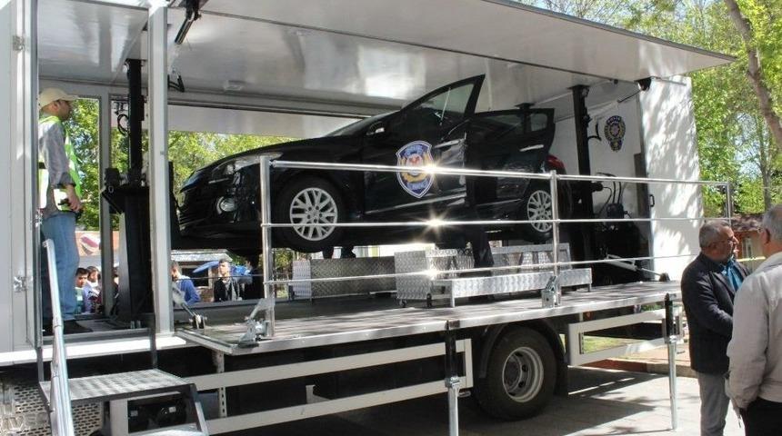 Sim&uuml;lasyon Aracıyla Emniyet Kemerinin &Ouml;nemine Dikkat &Ccedil;ekti