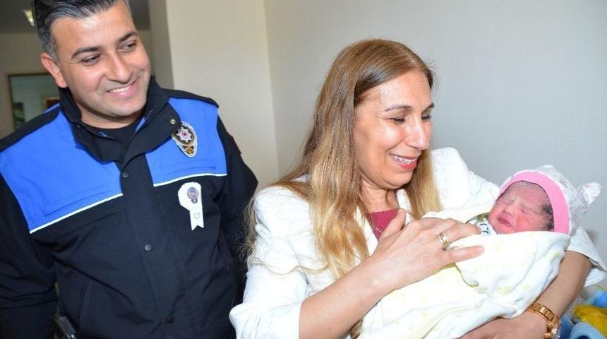 Kezban Alper&rsquo;den Yeni Doğan Bebeklere Hediye
