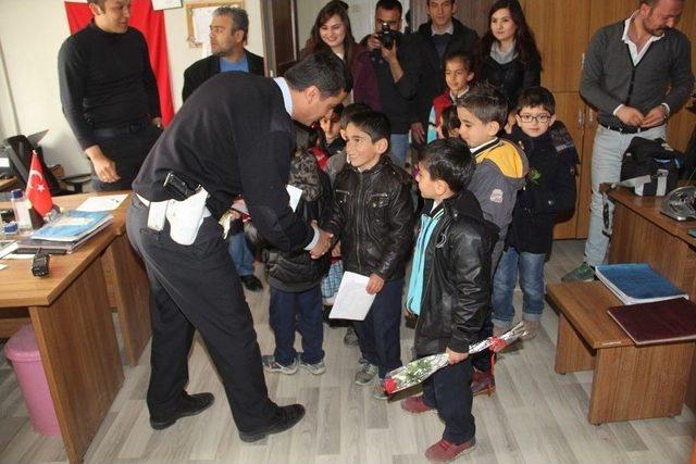 Minik Öğrencilerden Polislere Ziyaret