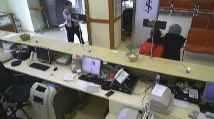 Banka Soyguncusu Sedye Ile Adliyeye Sevk Edildi