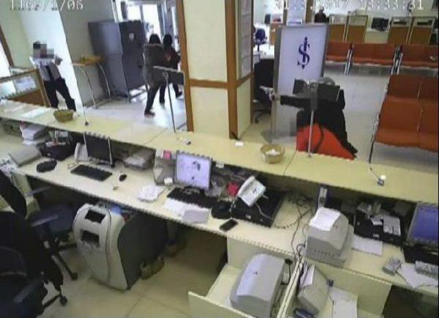 Banka Soyguncusu Sedye Ile Adliyeye Sevk Edildi 1