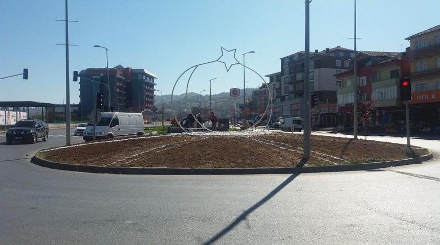 G&uuml;l&uuml;&ccedil; Kavşağı &Ccedil;evre D&uuml;zenlemesi İle G&uuml;zelleştiriliyor