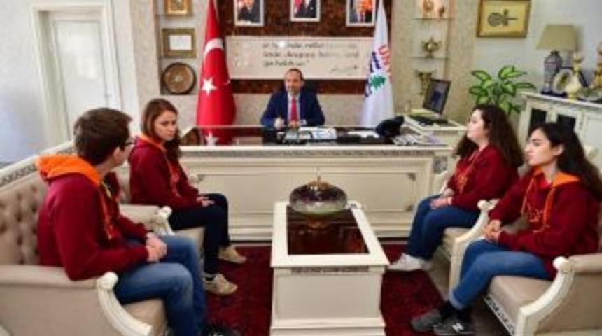 Ter&ouml;r Saldırısında &Ouml;len &Ouml;ğrenci Adına &Uuml;nye&rsquo;ye K&uuml;t&uuml;phane Kuruluyor