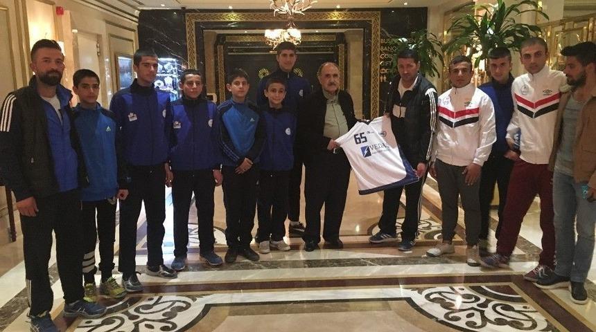 Gen&ccedil; Hentbolculardan Atalay&rsquo;a 65 Numaralı Forma