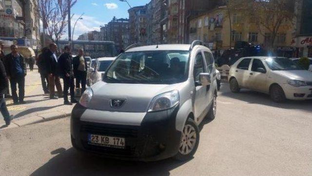 Polisten Kaçarken Silahını Düşürdü