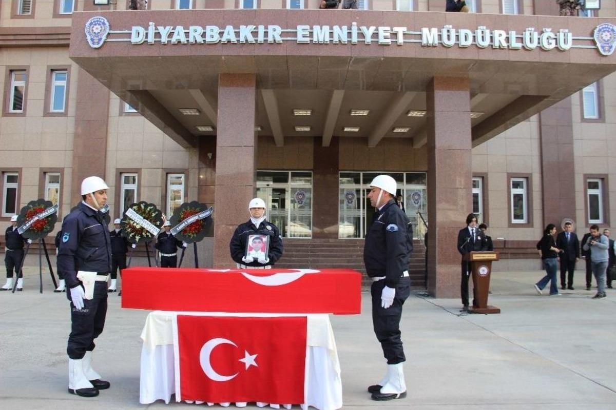 Diyarbakır&rsquo;daki Patlama Şehit Olan Memur İ&ccedil;in T&ouml;ren D&uuml;zenlendi