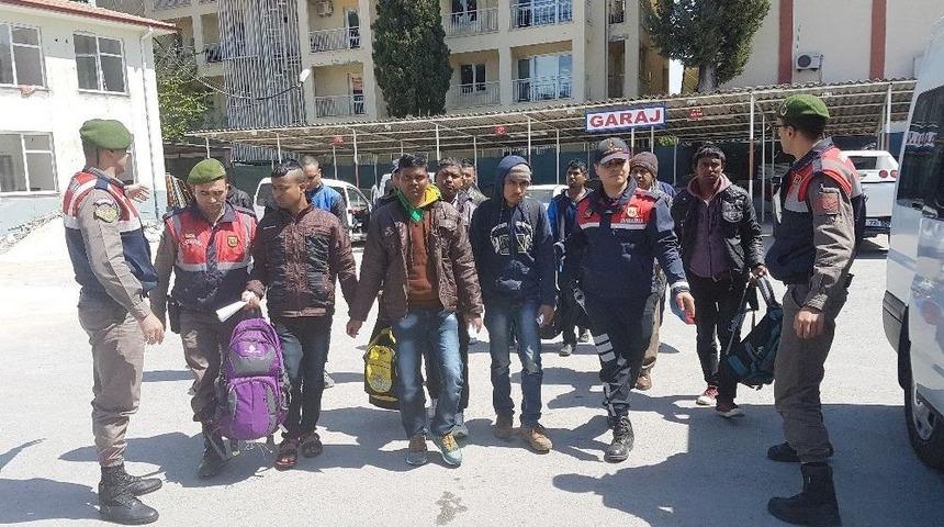 Kıbrıs&rsquo;tan T&uuml;rkiye&rsquo;ye Gelen 14 M&uuml;lteci Yakalandı