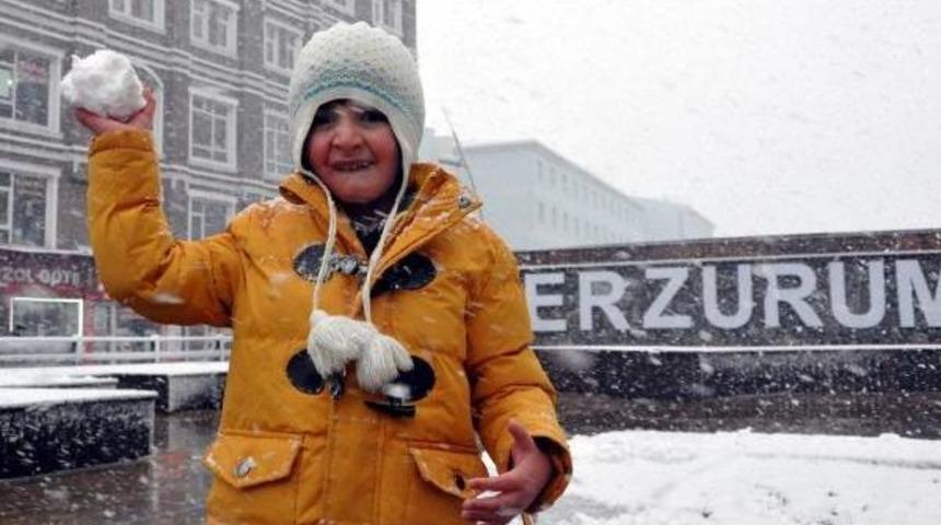 Erzurum'a 11 Nisan Karı