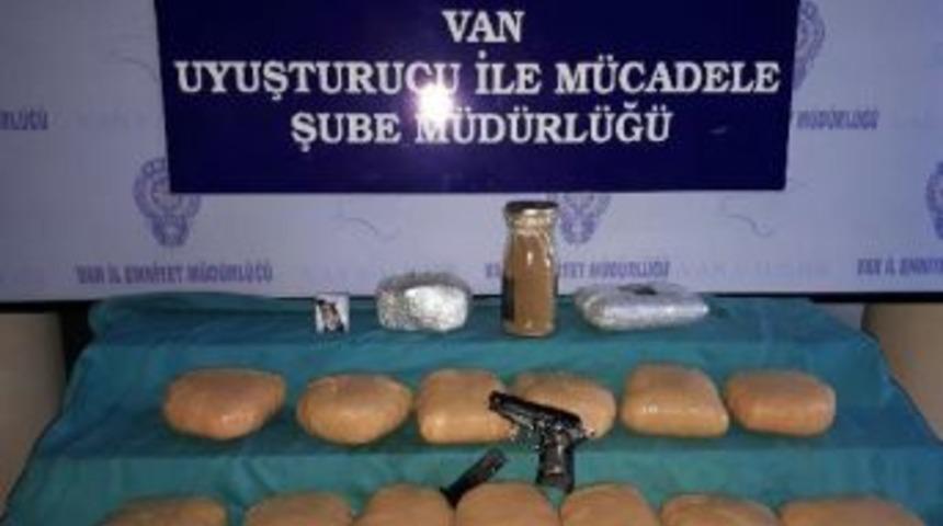 Van'da 16 Kilo Esrara 2 G&ouml;zaltı