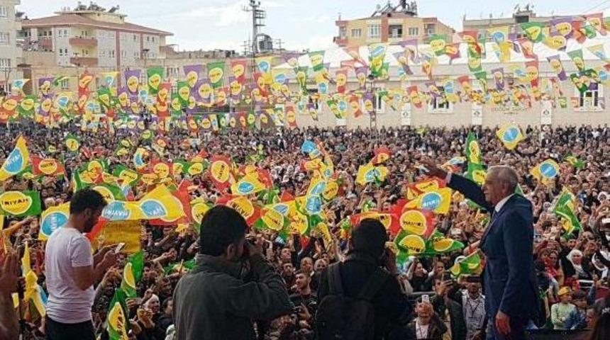 Hdp'li &Ouml;nder: 100 Belediyeyi Gasp Ediyorlar, Demokrasi Nutukları Atıyorlar