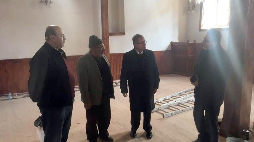 Vali Tapsız, Tadilat &Ccedil;alışmaları S&uuml;ren Demirciler Camisini İnceledi
