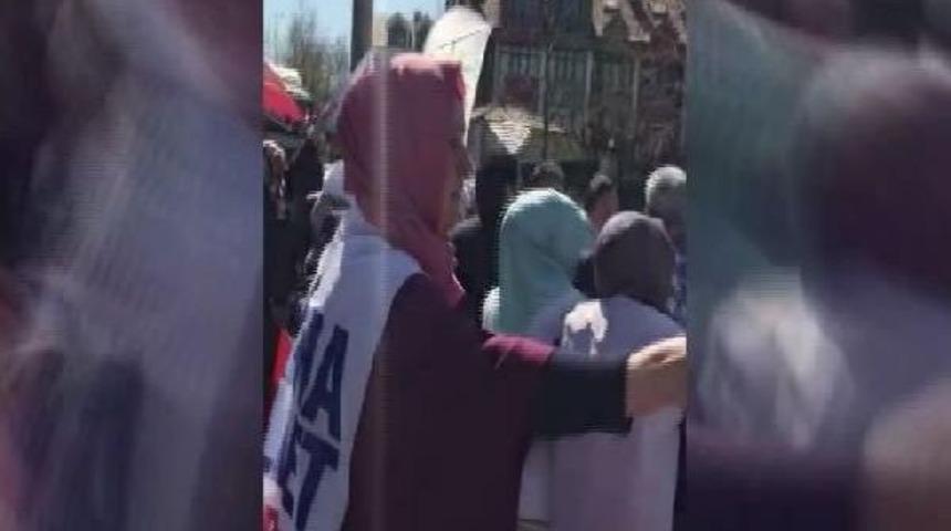 Bah&ccedil;eşehir'de "evet" Ve "hayır" Propagandacıları Arasında Gerginlik