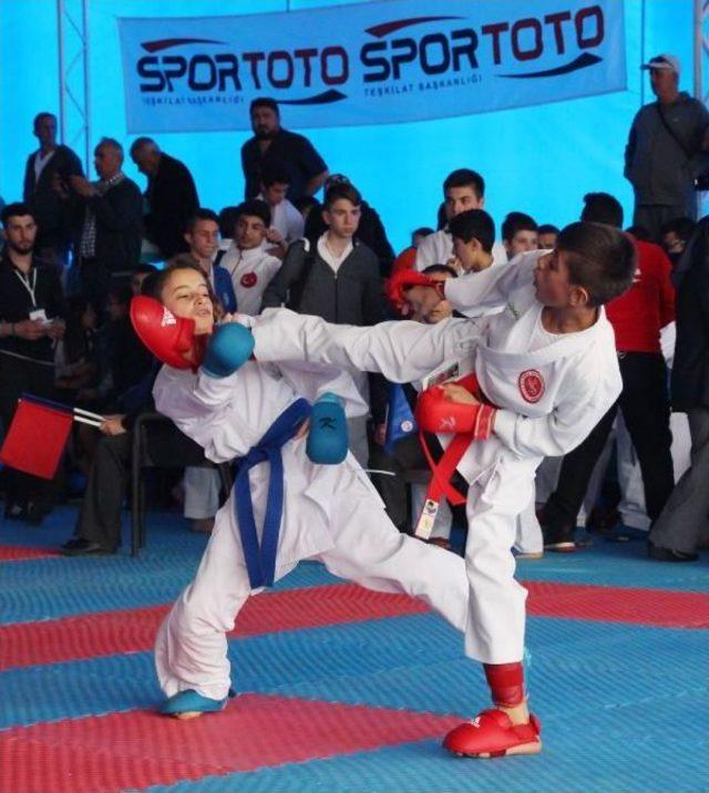 T&uuml;rkiye Minikler Yıldızlar Karate Şampiyonası Başladı 1