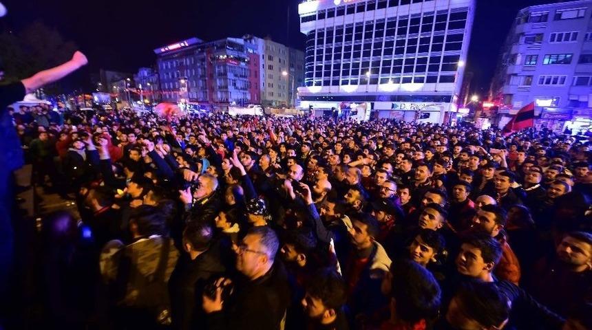 Şampiyon Utaş Uşakspor&rsquo;a Coşkulu Karşılama