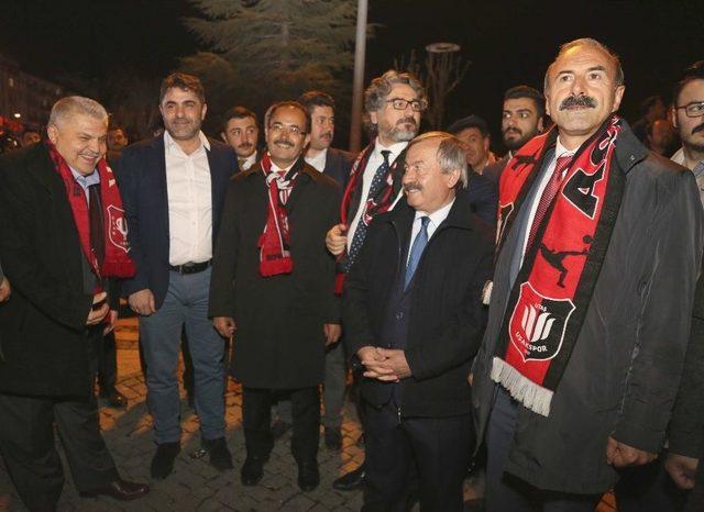 Şampiyon Utaş Uşakspor’a Coşkulu Karşılama