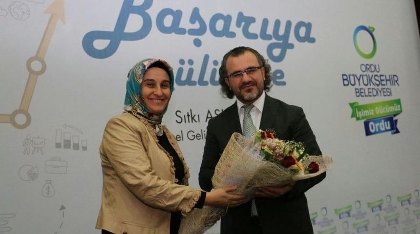 &Ouml;ğrencilere "başarıya G&uuml;l&uuml;mse" Semineri