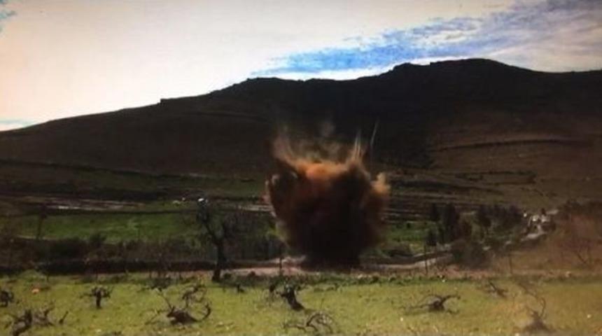 Pkk'nın Karayoluna Tuzakladığı 300 Kilo Bomba Imha Edildi