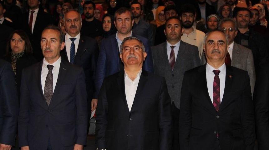 Bakan Yılmaz, Cumhuriyet &Uuml;niversitesi &Ouml;ğrencileriyle Bir Araya Geldi