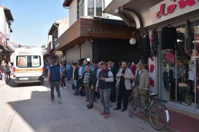 Akhisar Kuyumcular Derneği Başkanına Silahlı Saldırı: 2 Yaralı 1