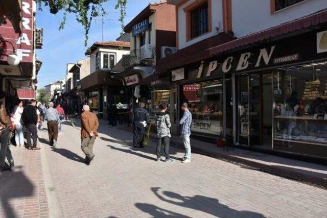 Akhisar Kuyumcular Derneği Başkanına Silahlı Saldırı: 2 Yaralı 2