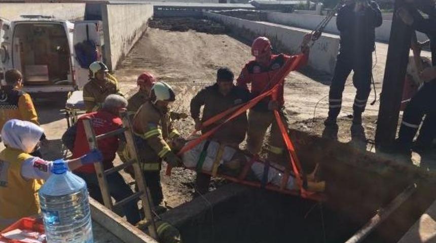 İnşaat &Ccedil;ukurundaki Iş&ccedil;inin &Uuml;zerine Har&ccedil; Kazanı Devrildi