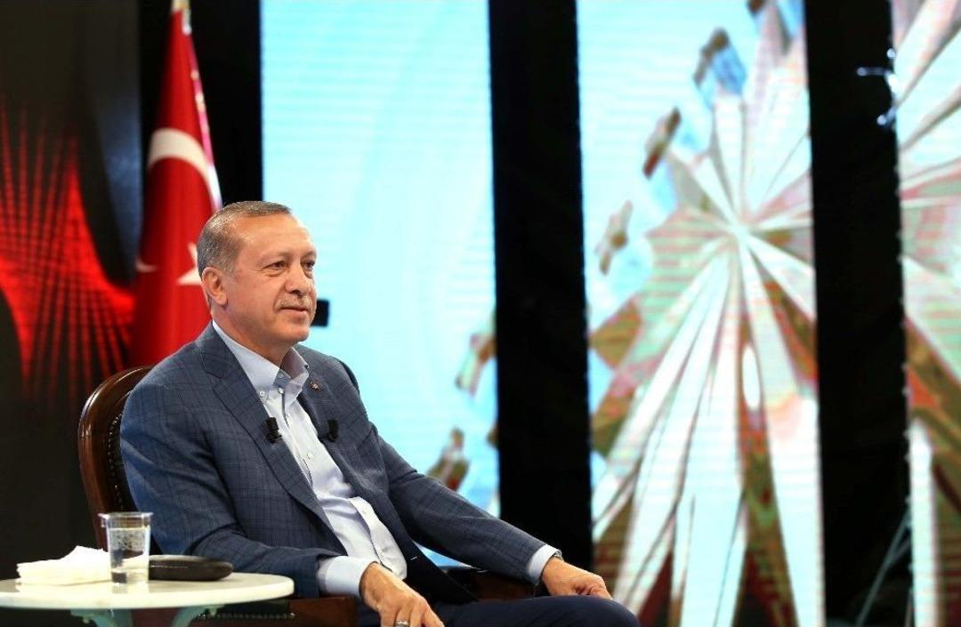 Cumhurbaşkanı Erdoğan Gen&ccedil;lerle Buluştu