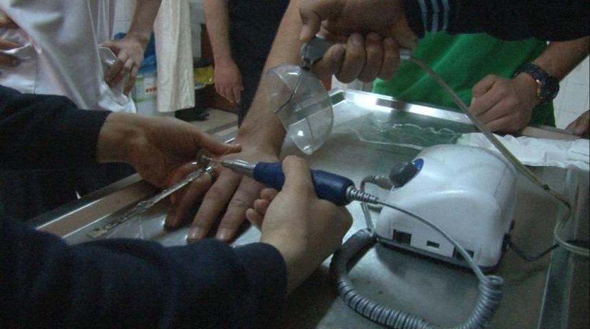 Konuşma Engelli Lise &Ouml;ğrencisine Yapılan Şaka Hastanede Bitti