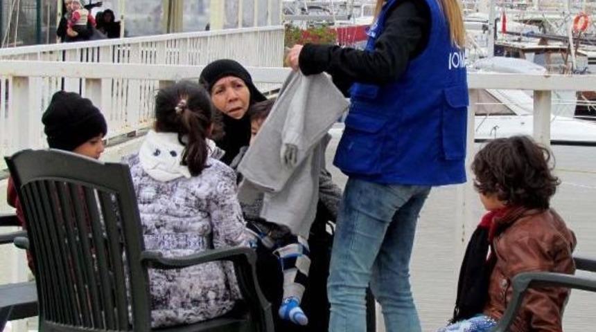 &Ccedil;eşme'de 68 Ka&ccedil;ak Yakalandı