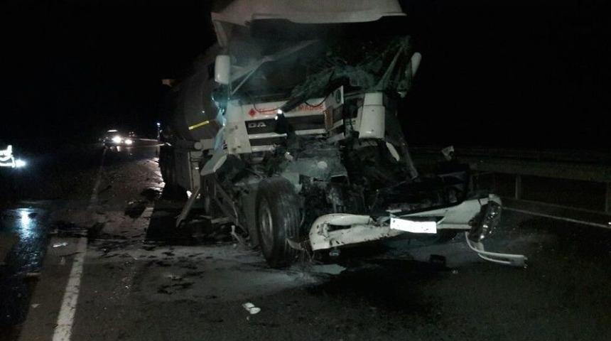 Yakıt Dolu Tanker Tır&rsquo;a Arkadan &Ccedil;arptı; 1 Yaralı