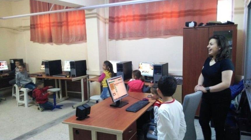 Ayvalık&rsquo;ta Kodlama Eğitimi K&ouml;y Okullarında Da Başladı