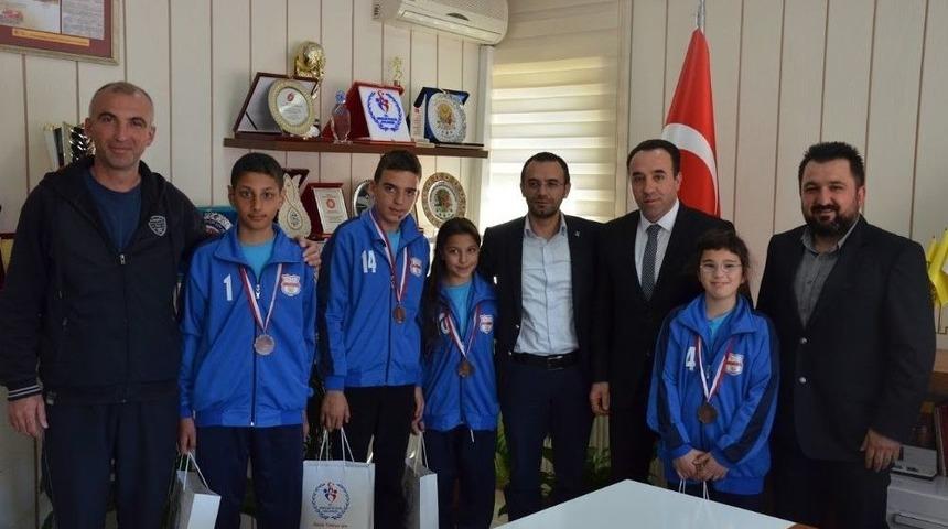 Atletizm T&uuml;rkiye Şampiyonası&rsquo;nda Dereceye Giren &Ouml;ğrenciler &Ouml;d&uuml;llendirildi